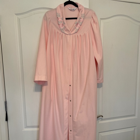 Shadowline Robe Size Large - Picture 1 of 4